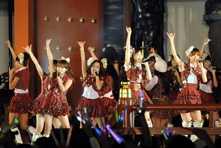 AKB48佛祖脚下举行公演 热唱15首歌曲