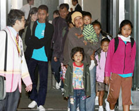 首批18名缅甸难民抵达日本定居