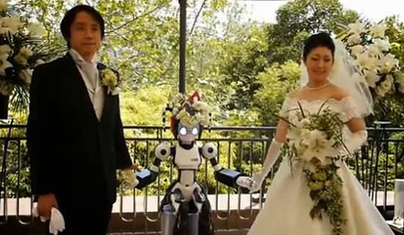 日本可爱机器人抢走婚礼司仪饭碗