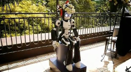 日本可爱机器人抢走婚礼司仪饭碗