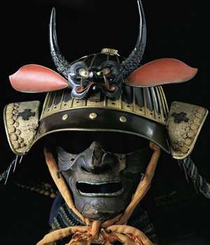 武士的面具和头盔在大阪博物馆展览的武士的面具和头盔.2.