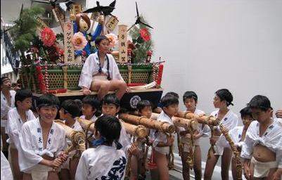 日本光腚节 老少齐上阵