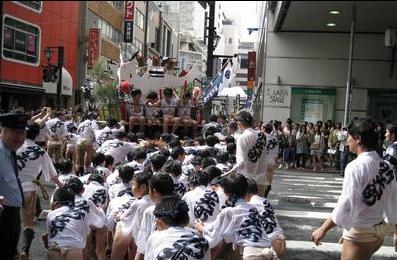 日本光腚节 老少齐上阵