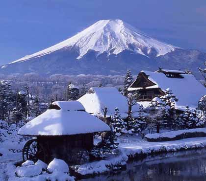 中国游客偏爱富士山 带富士山石头做纪念不可取