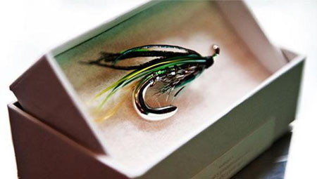 日本品牌Visvim推出最新款Fish Lure Brooch羽毛胸针