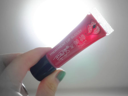 日本BAPY联名美禅推出粉嫩护唇膏