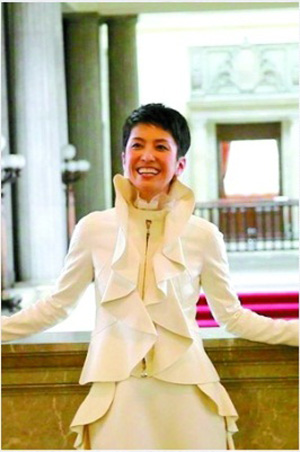 日本华裔女大臣莲舫身陷“照片门”