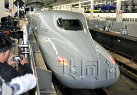 九州新干线“樱花”号列车首次驶入鹿儿岛