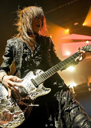 xjapan赴美开唱主唱toshi伸魔爪摇翻全场