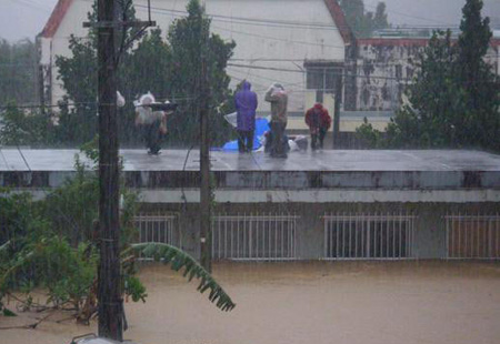 日本鹿儿岛县遭强降雨 部分村落成孤岛