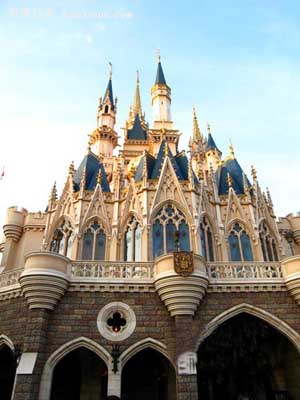 宫崎骏吉卜力博物馆和东京迪士尼乐园