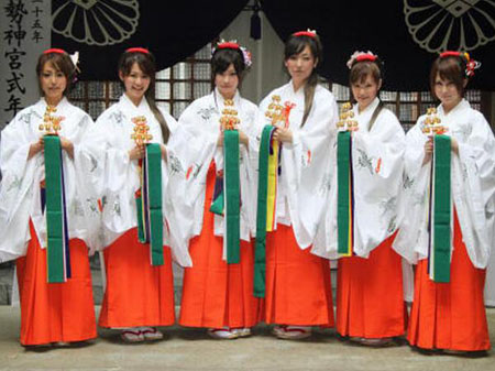 走近巫女 日本首个巫女团体