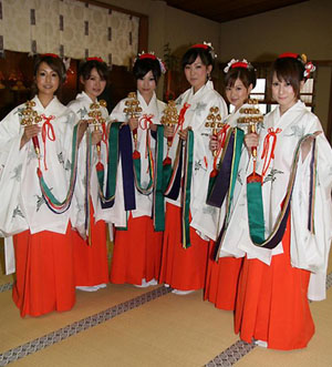 走近巫女 日本首个巫女团体