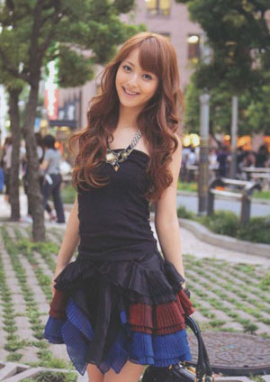 佐佐木希《天使之恋》电影写真 大胆秀裸背