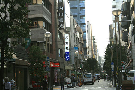 爱恨交加的早稻田 感受神田书街的魅力