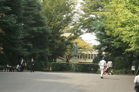 爱恨交加的早稻田 感受神田书街的魅力
