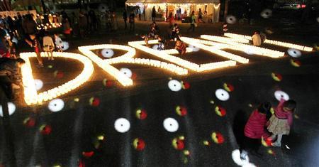日本儿童救助会举行亮灯活动 呼吁人们关注儿童贫困问题