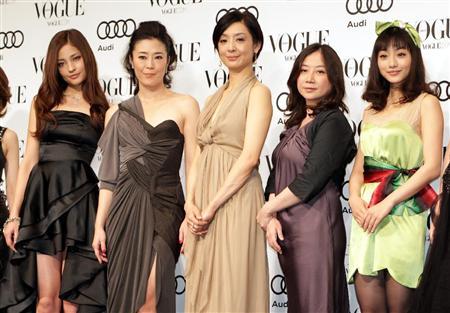 获奖者左起:黑木美纱,寺岛忍,草刈民代,西原理恵子,石原里美*文章为