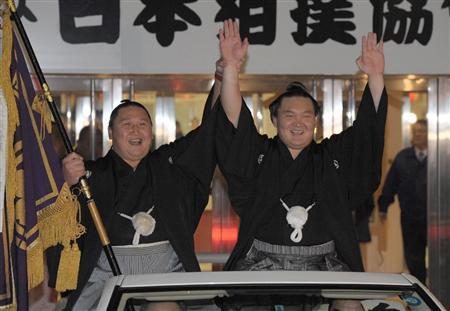 蒙古籍横纲力士白鹏(25岁)力克丰之岛,以14胜1负的战绩第17次摘得冠军