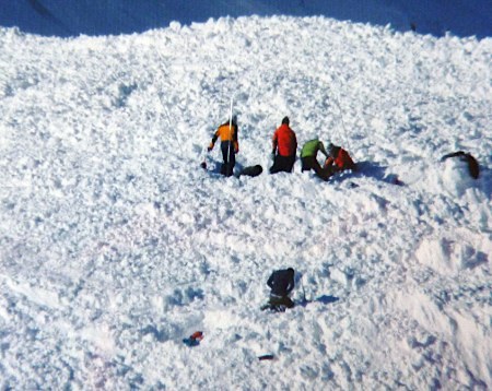日本登山爱好者遭遇雪崩 1死1重伤