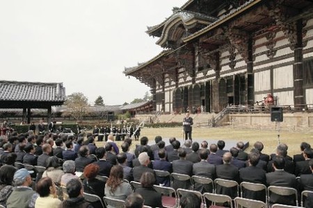 奈良县议会在东大寺大佛殿召开 纪念历史意义