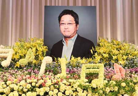 绚香平井坚等歌手追悼前日本华纳音乐CEO吉田敬