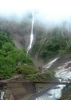 日本落差最大的瀑布 称名瀑布