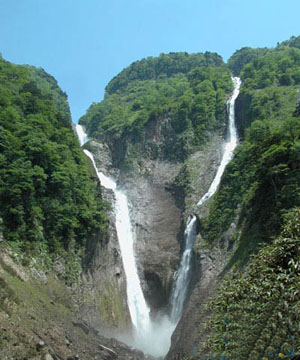 日本落差最大的瀑布 称名瀑布
