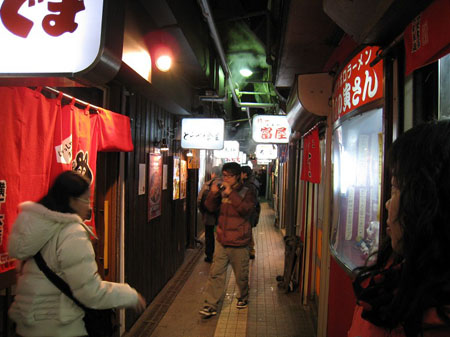 札幌拉面一条街 品尝正宗日本拉面