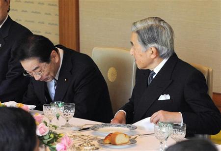 日本天皇招待仙谷由人等人共进午餐