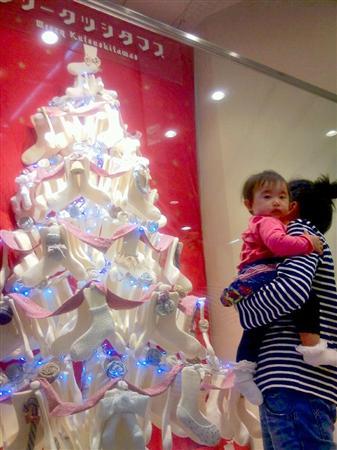 大阪市某鞋店展示靴子圣诞树