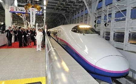 东北新干线今日全线开通 第一趟列车发往东京