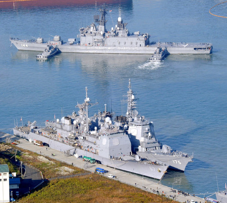 日美军演 2艘日美神盾舰驶入舞鹤港进行反弹道导弹训练