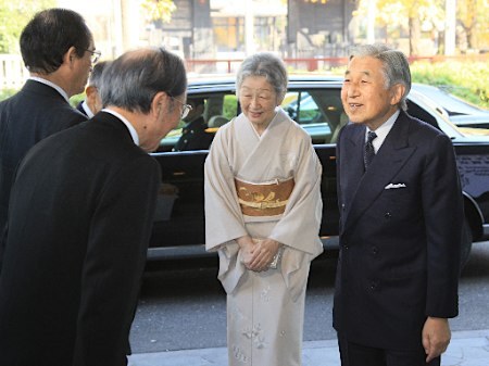 日本天皇夫妇出席国际生物学奖颁奖典礼