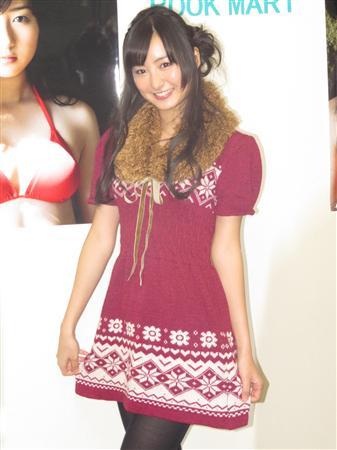 高田里穗为新写真集做宣传 圣诞礼物想要DVD机