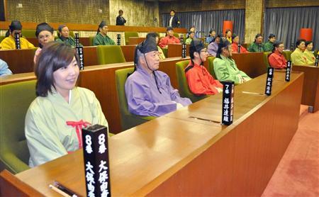 奈良县橿原市议员身着古装出席议会 为藤原京做宣传