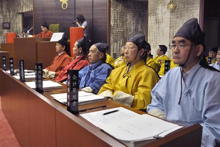 奈良县橿原市议员身着古装出席议会 为藤原京做宣传