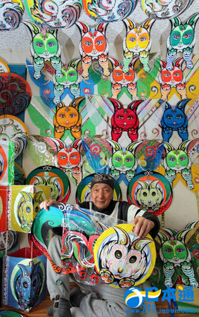 北海道老人做了35年生肖风筝