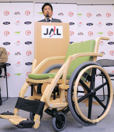 日本航空将投入使用机场专用的竹制轮椅