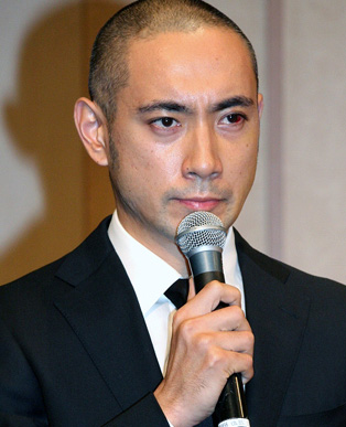 市川海老藏记者会宣布无限休止艺能活动 - 日本通