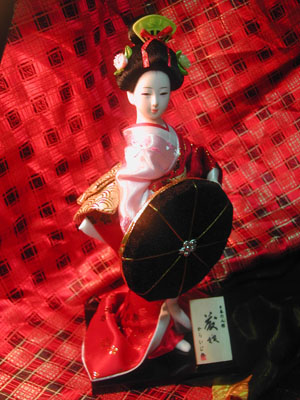 源于江户时代日本人形美术:"贵族玩物"