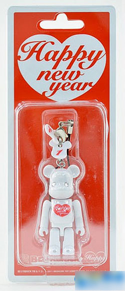 日本知名玩具Medicom Toy推出2011新年款Be@rbricks手机吊饰