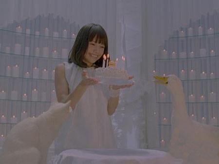 宫崎葵新专辑用招财猫的动作向婴儿招手