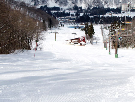 汤泽中里滑雪场 雪上家庭乐园