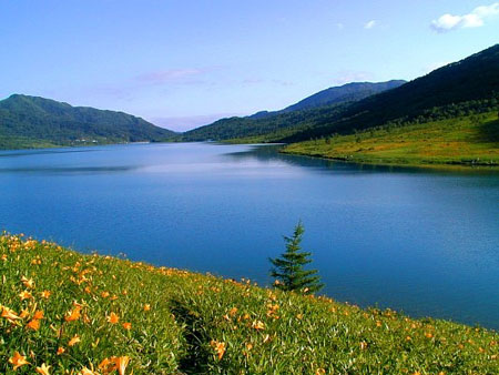 群山环绕的高原湖泊 野反湖