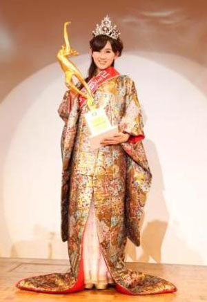 谷中麻里衣获得2011年度日本小姐选美最高奖