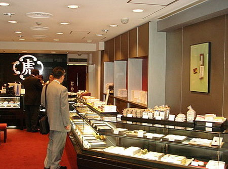 日本受欢迎的虎屋甜品店