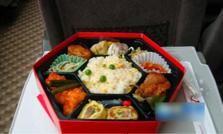 日本列车上的美味盒饭