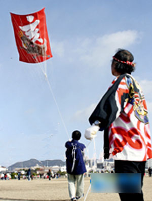 日本新春风筝节 放飞800只风筝