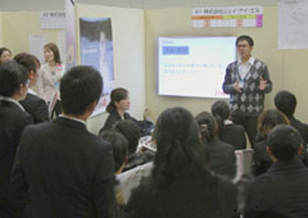 大阪企业联合说明会 日企展开留学生人才争夺战